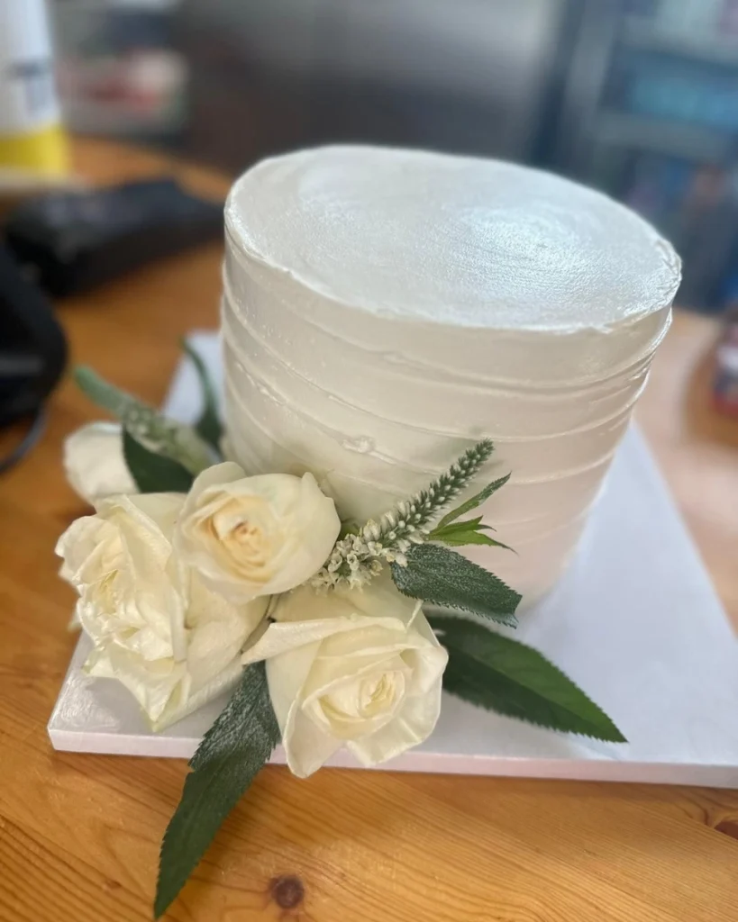 bakery-poulsbo-simple-wedding-cake-819×1024