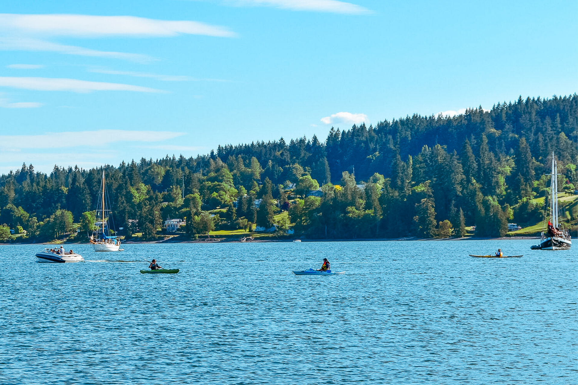 Kayaking and boating on Liberty Bay in Poulsbo Wa