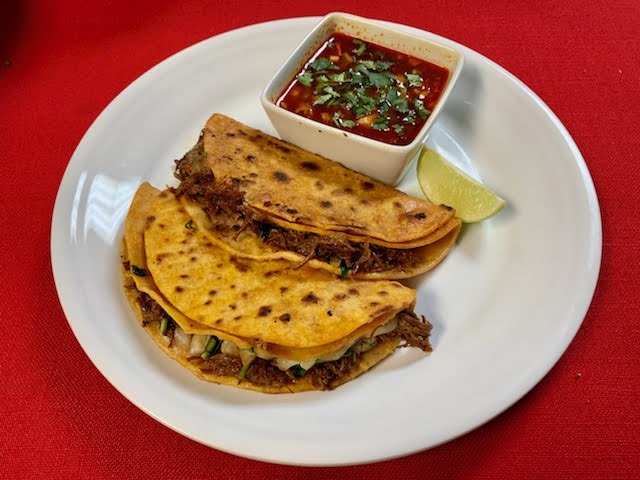 tacos-birria-con-consome